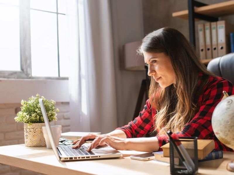 &iquest;Qu&eacute; estudiar para trabajar desde casa? Las claves