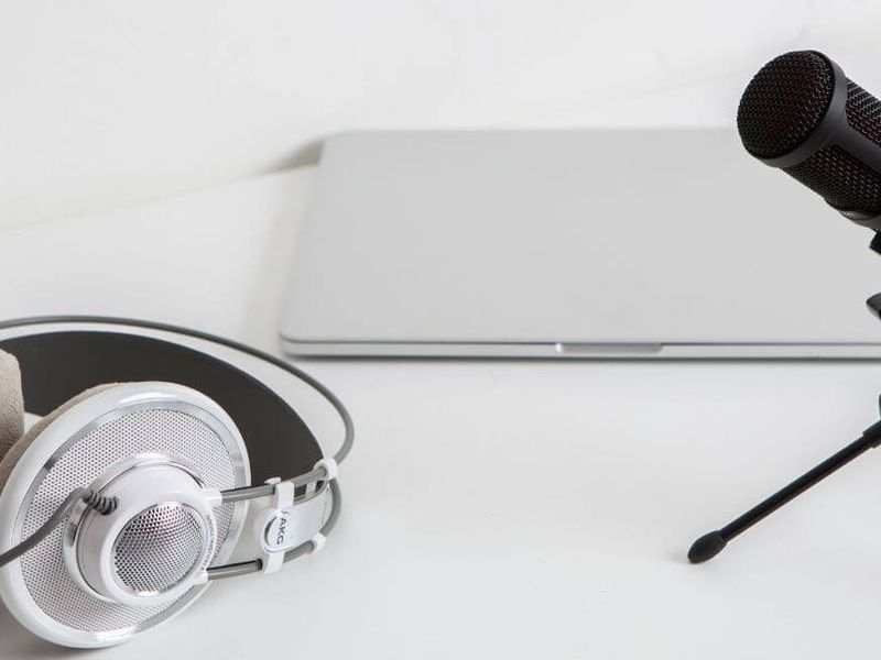 &iquest;C&oacute;mo grabar un podcast? Paso a paso desde cero