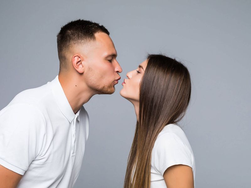 Enfermedad del beso: S&iacute;ntomas, diagn&oacute;stico y prevenci&oacute;n