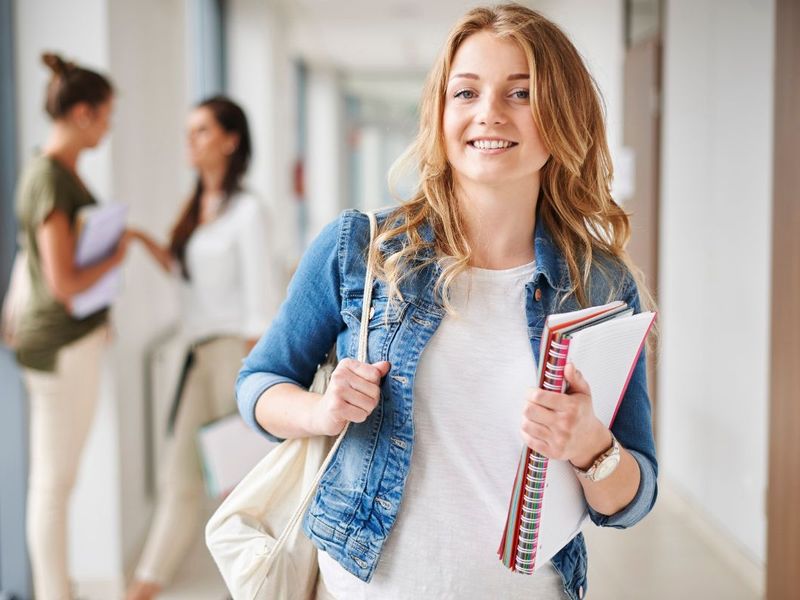 Educaci&oacute;n semipresencial, qu&eacute; es ventajas y desventajas