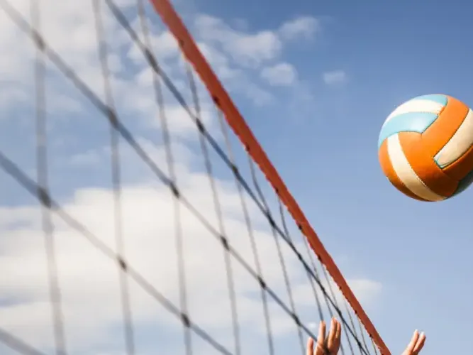 El saque en voleibol: T&eacute;cnicas y tipos